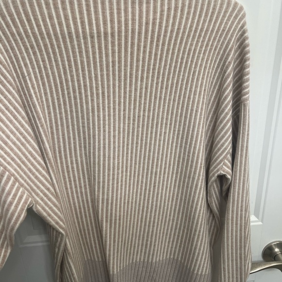NEUTRAL STRIPPED KNIT WOMENS TOP. Soft versatile . Cute w jeans or leggings. L - Picture 2 of 6